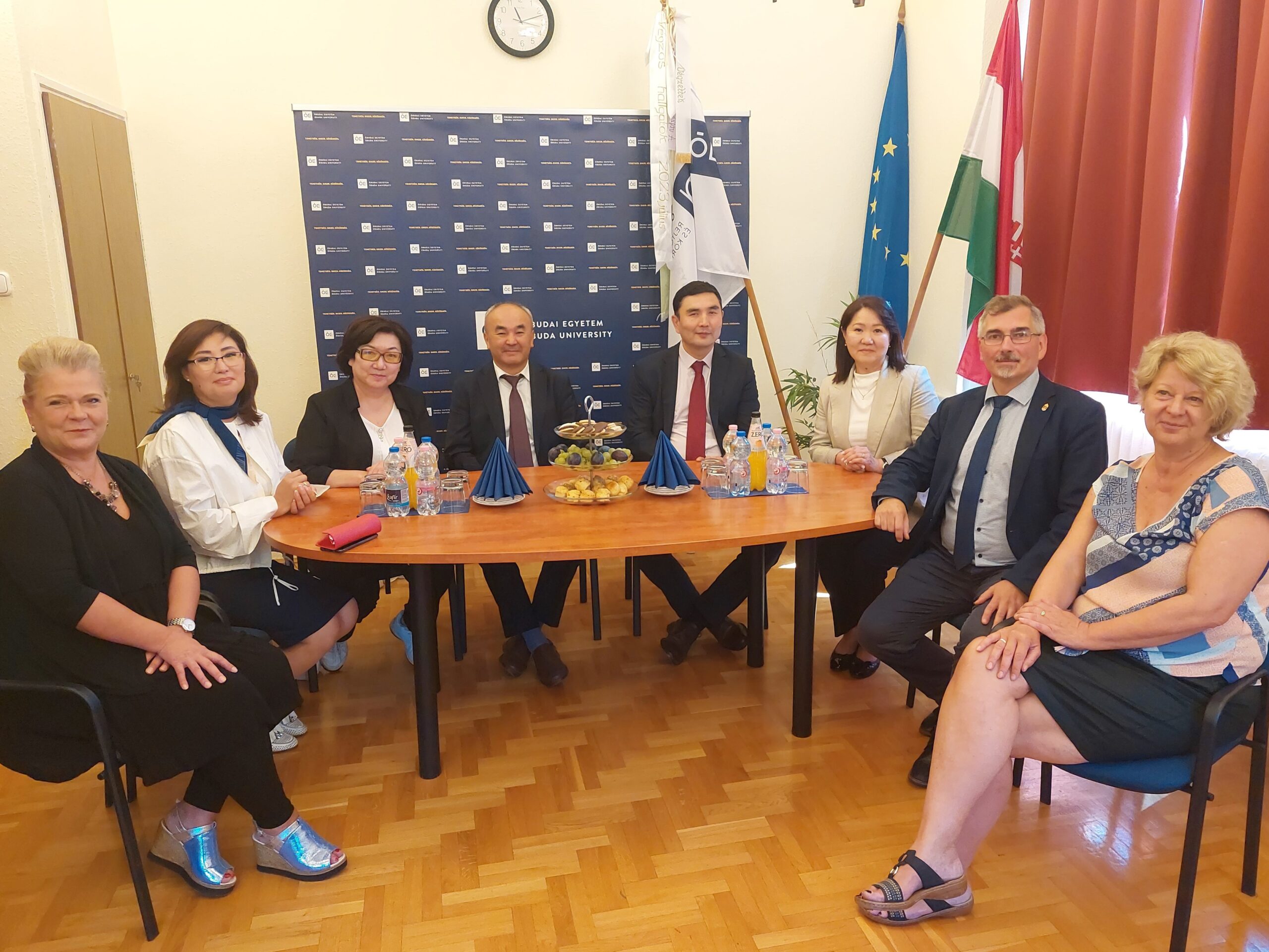 A Kirgiz Állami Műszaki Egyetem küldöttsége látogatott az Óbudai Egyetem Rejtő Sándor Karára