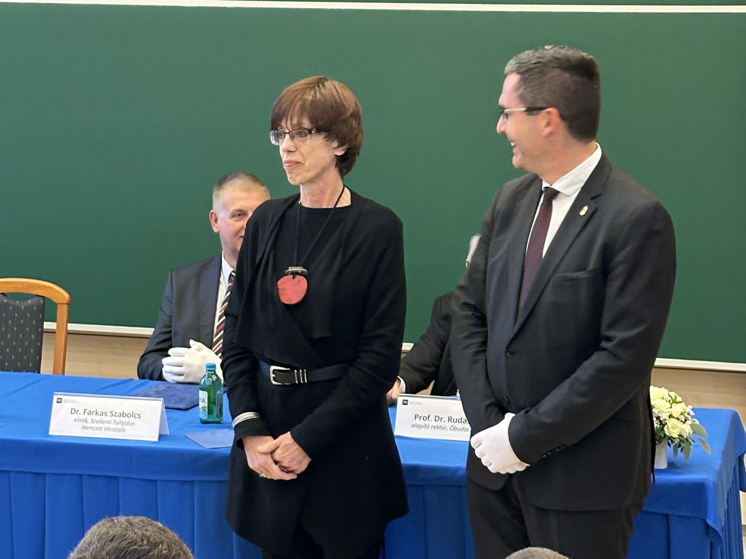 Karunk oktatója nyerte el a Tudományos Diákköri Munka Támogatásáért díjat!