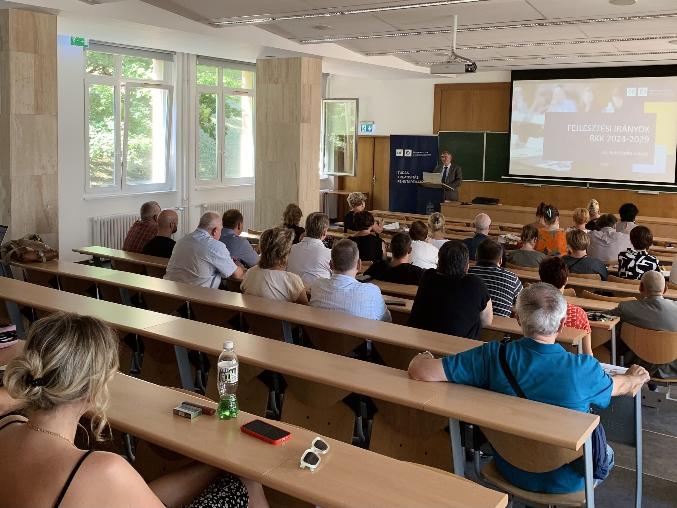 Összdolgozói értekezlettel indult az új szemeszter a Rejtő Karon